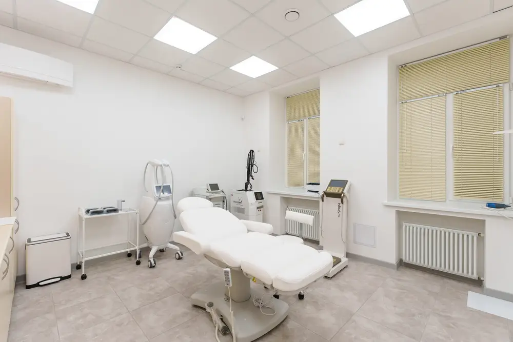 Кабинет врача в клинике Eternal Medical